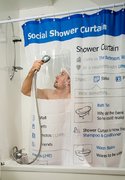 Социальная занавеска "Facebook" в ванную